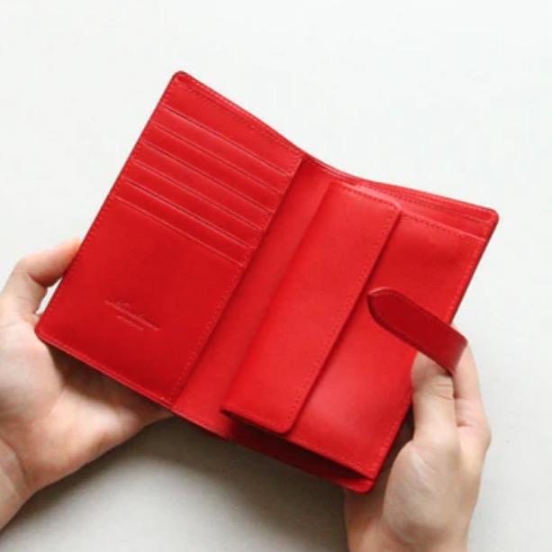 MUNEKAWA_Bi-fold wallet with strap “Fasten” ストラップ付縦長二つ折り財布6